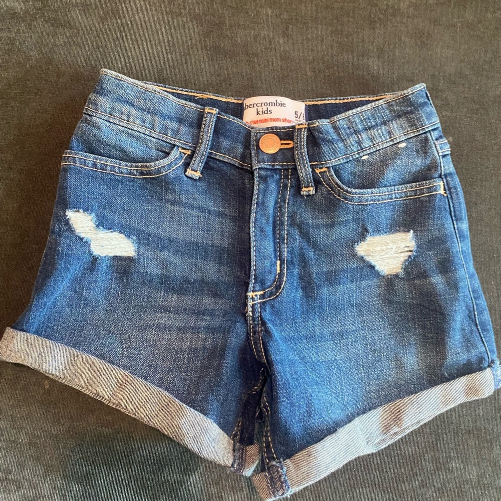 Girls Abercrombie size 5/6 mini-mom jean shorts